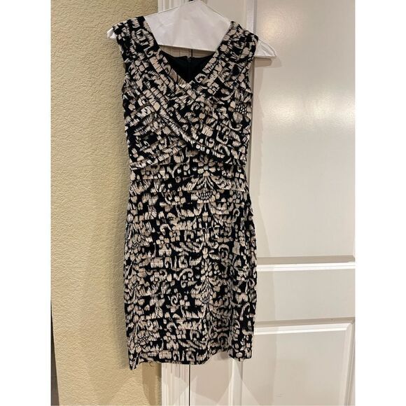Adrianna Papell sleeveless black tan shutter pleat bodycon cocktail dress size 8 - Picture 1 of 11